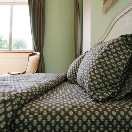 Les Voisins De L'Illet Bed & Breakfast Erce-pres-Liffre Eksteriør bilde